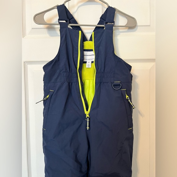 Boy’s snow bib. Amazon Essentials size Small. - Picture 2 of 5